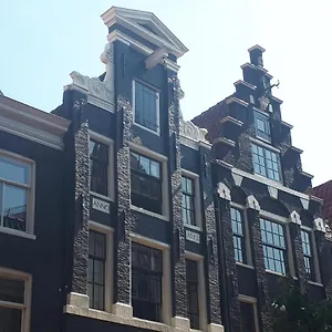 https://captains-house.amsterdamhotelsnl.com